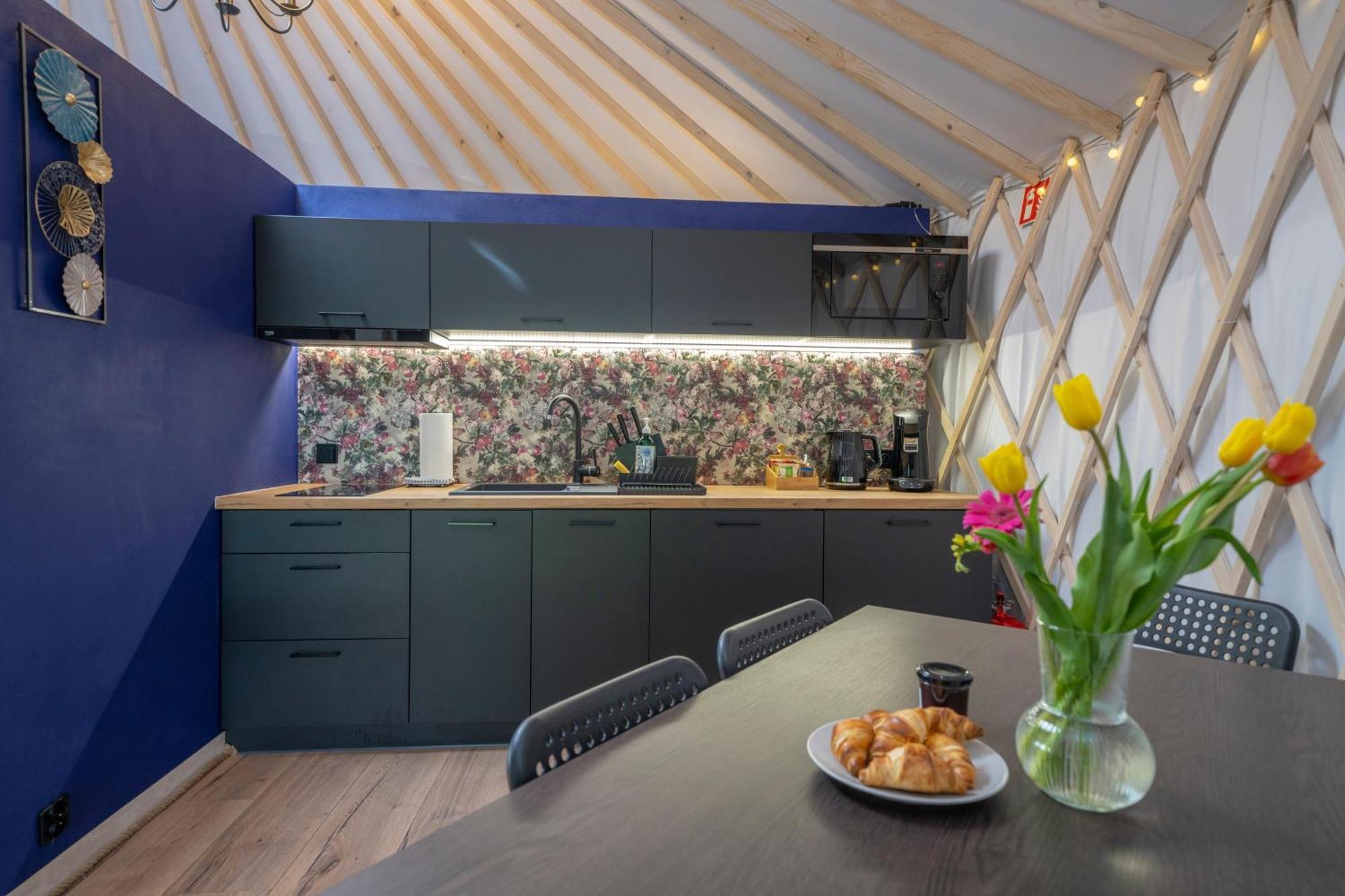 Dom W Domu - Izera Glamping Bed and Breakfast Gajowka  Kamer foto