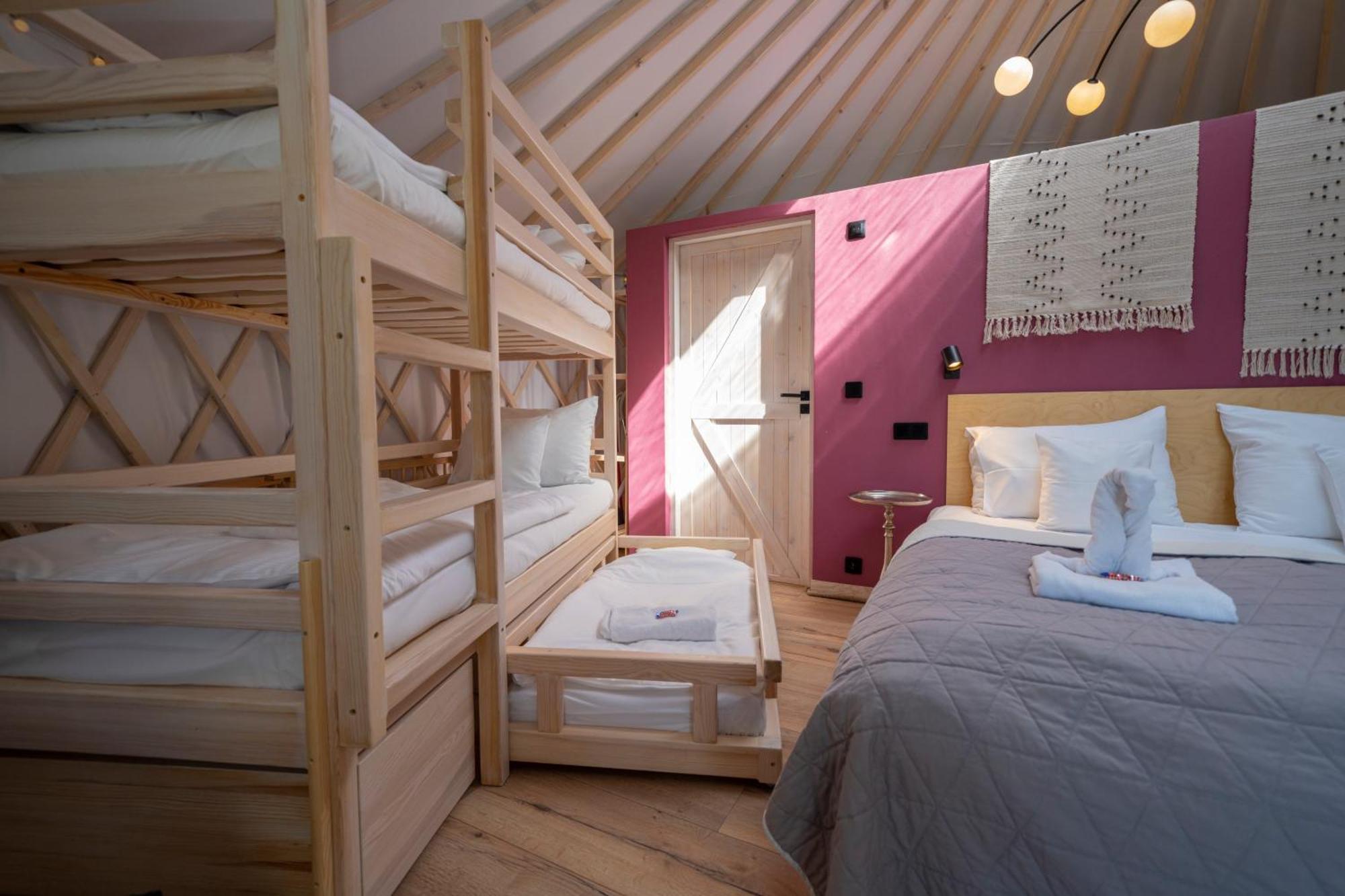 Dom W Domu - Izera Glamping Bed and Breakfast Gajowka  Kamer foto