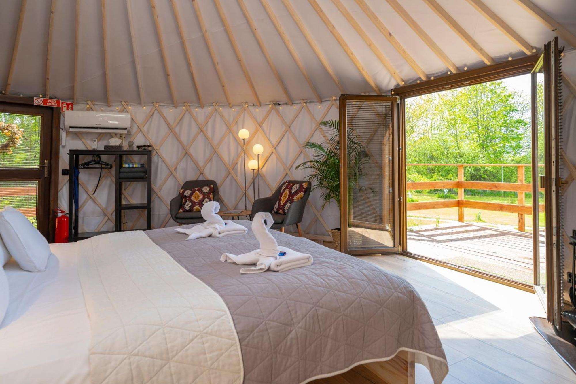 Dom W Domu - Izera Glamping Bed and Breakfast Gajowka  Kamer foto